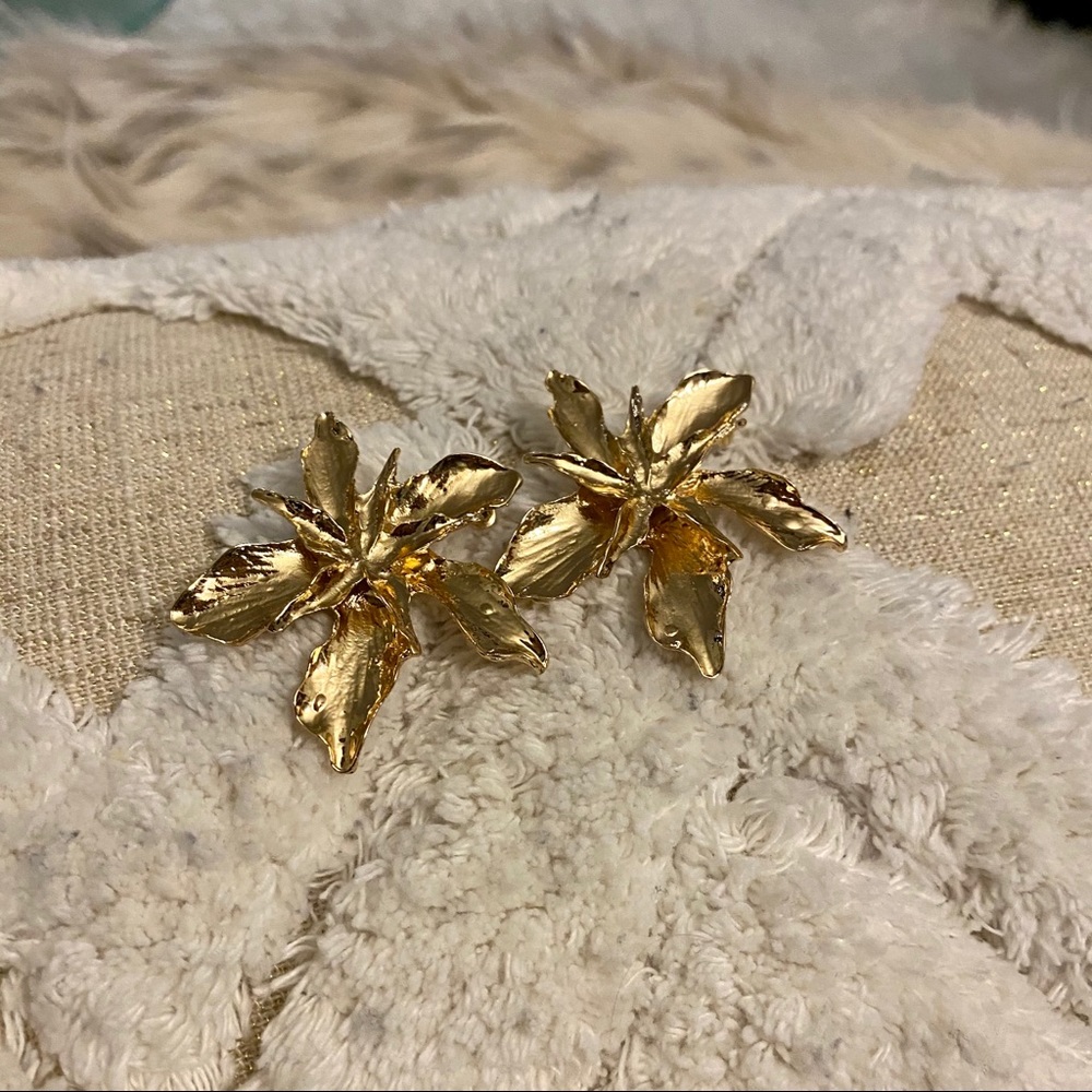 Classy, statement gold flower earrings
